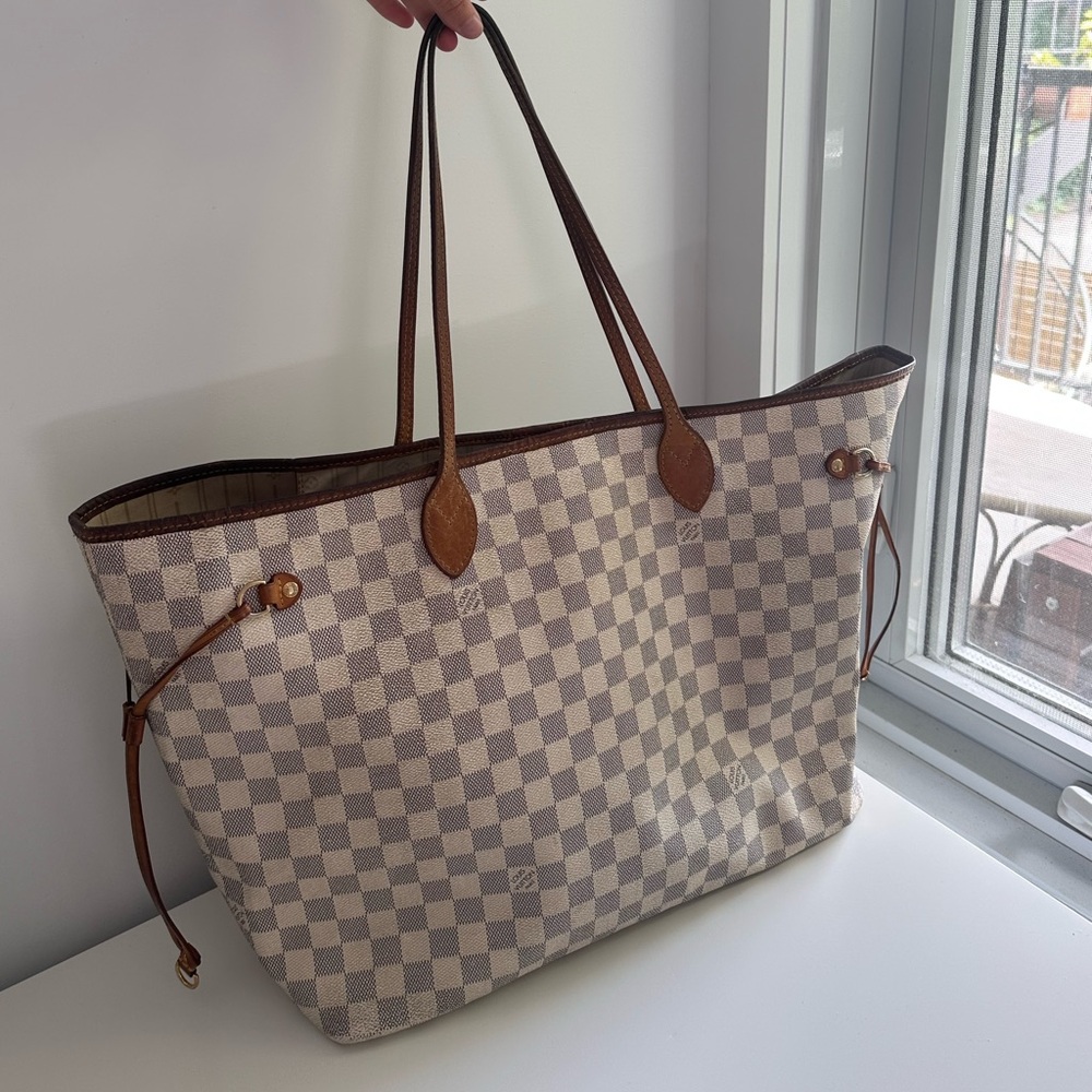 SOLD 💕 Louis Vuitton Neverfull Azur GM